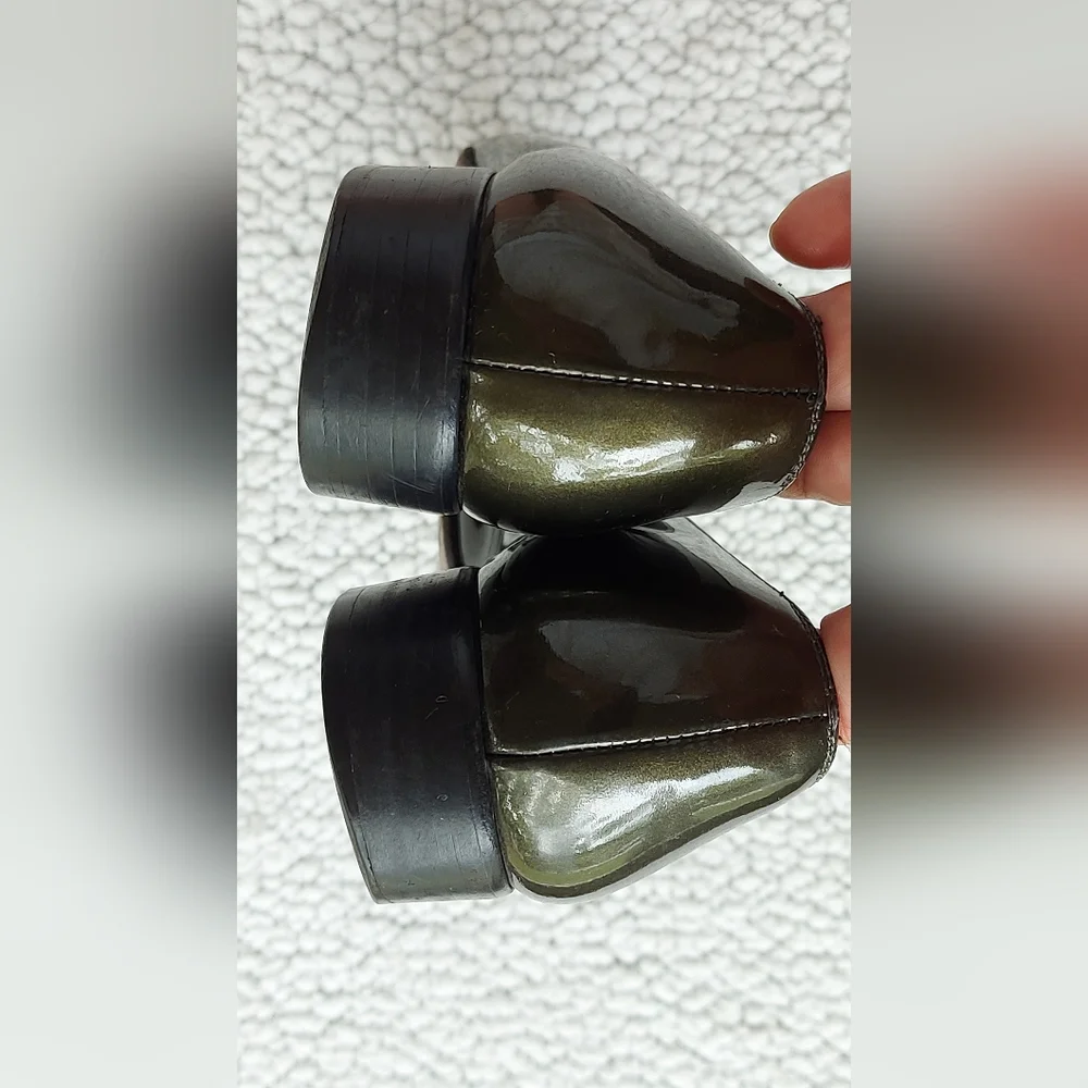 Salvatore Ferragamo Black Patent Vara Bow Pump - Women's Size 9